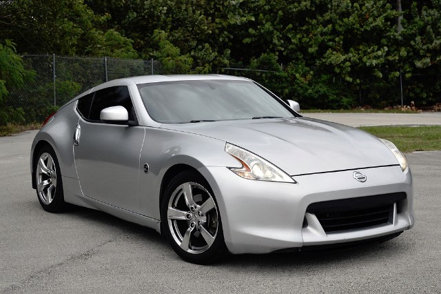 Nissan 370 z / The Guy Blog